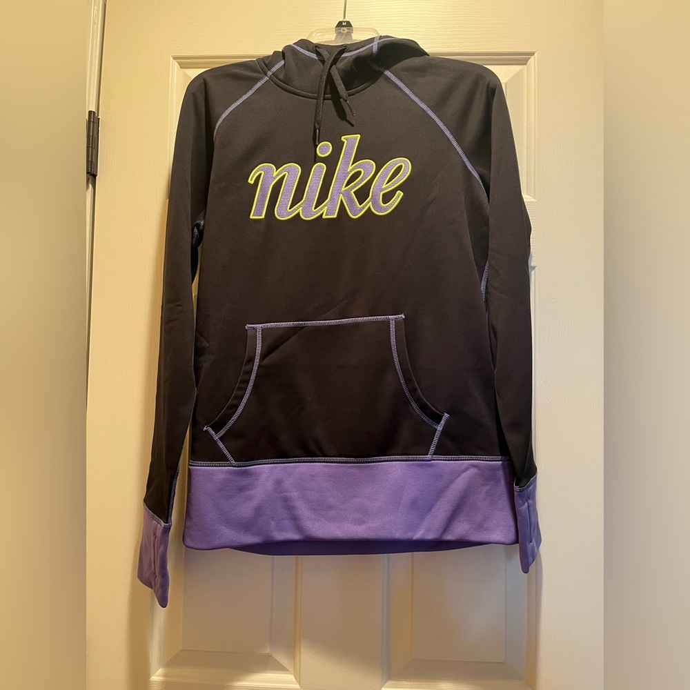 Nike hooded therma-fit sweatshirt